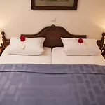 Burg Boetzelaer Hotel