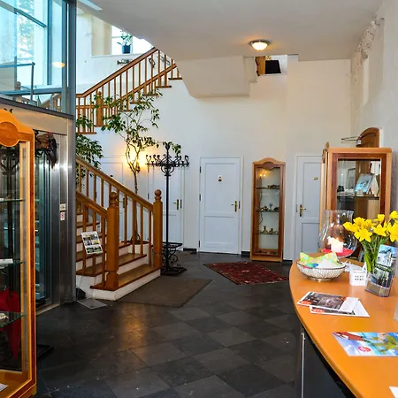 Hotell Burg Boetzelaer 4*